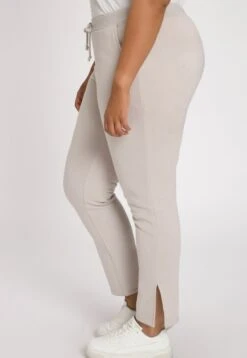 Ulla Popken INTÉRIEUR DOUX ET TAILLE ÉLASTIQUE - Jogginghose - Gris Beige -Ulla Popken 00544c7c502b4376b7cf927d29d0f153