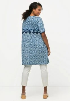 Ulla Popken LONG À IMPRIMÉ PATCHWORK. LIGNE A, COL ROND ET MANCHES C - T-Shirt Print - Marine -Ulla Popken 0ae14bf397c441f394a5c8db628c7086