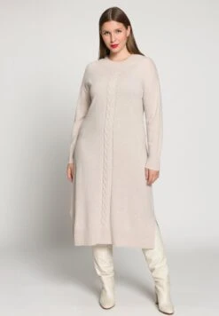 Ulla Popken MOTIFS TRESSÉS, OVERSIZED, COL DROIT, MANCHES LO - Strickkleid - Beige -Ulla Popken 1467f8e9c9e143ccbaad4c6ffc42bc87 1