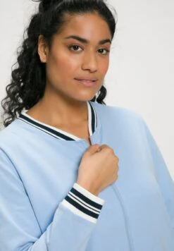 Ulla Popken Sweatjacke - Eisblau -Ulla Popken 223a218ec49a499c9616cce2e2098353