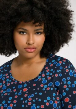 Ulla Popken LONGLINE PATCH PRINT A-LIJN RONDE HALS KORTE MOUWEN - T-Shirt Print - Marine -Ulla Popken 2d0f22278cef4c2ebf77d82d65c7488f