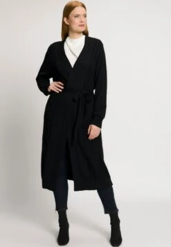 Ulla Popken Strickjacke - Zwart -Ulla Popken 3010604dcf8d4935a09b5efe99800ad3 1