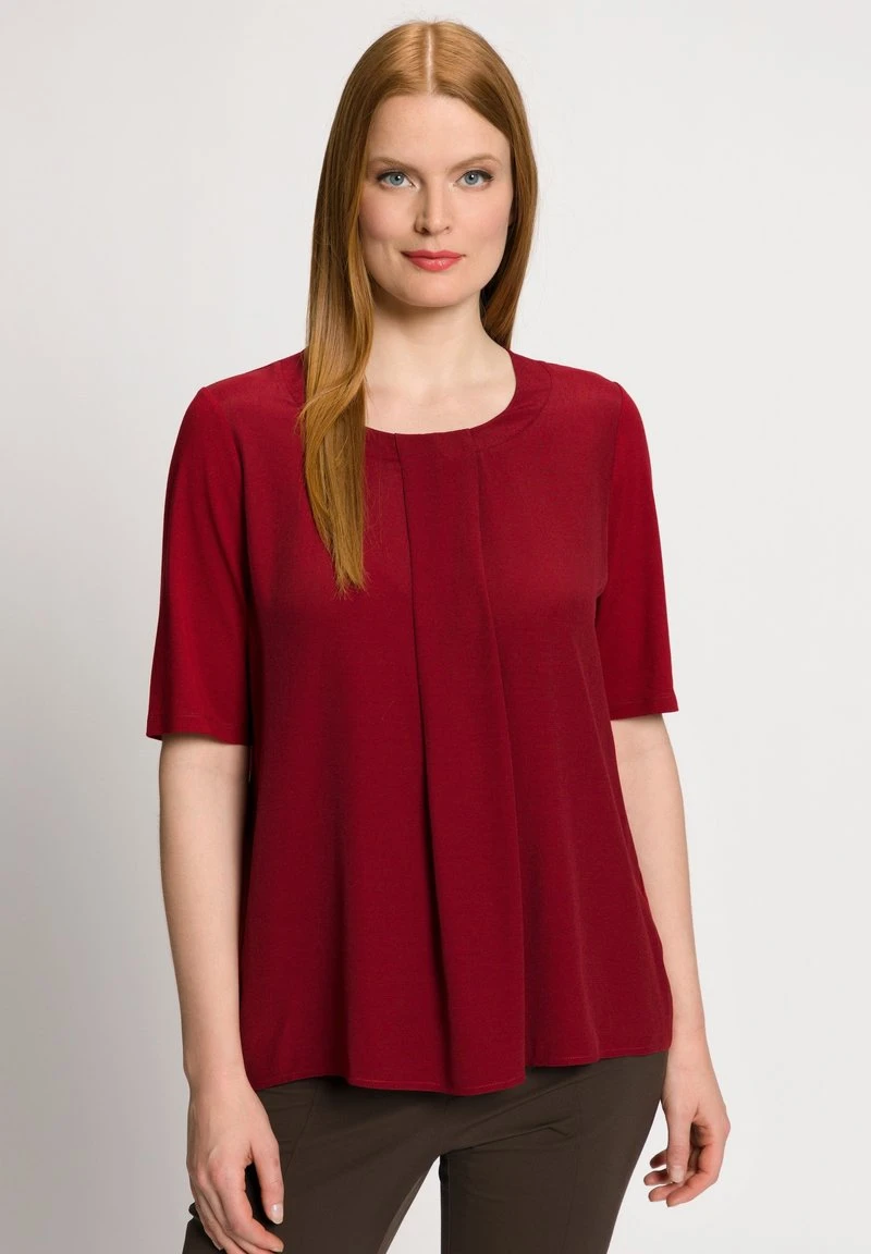 Ulla Popken T-Shirt Basic - Donkerrood 7 Ulla Popken T-Shirt Basic - Donkerrood – Bild 5