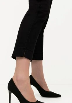 Ulla Popken CIGARETTE PINTUCK ELASTIC WAISTBAND - Stoffhose - Black -Ulla Popken 32bde2fcd06545dd98a900824588345e