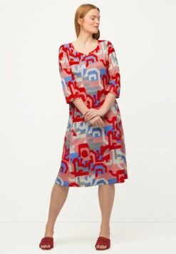 Ulla Popken MIDI IMPRIMÉ GRAPHIQUE DÉCOLLETÉ EN FORME DE CŒUR MANCHE - Freizeitkleid - Bleu Nuit