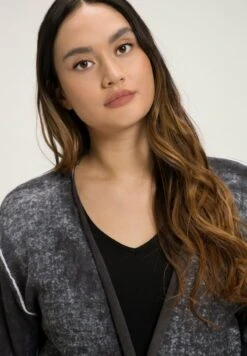 Ulla Popken Strickjacke - Grischiné -Ulla Popken 33f4e9065ebe4114bd55e1e08f8ae755