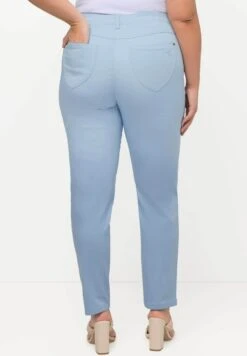 Ulla Popken SOPHIE BRODERIE COUPE 5 POCHES ÉTROITE - Stoffhose - Bleu Clair 10 Ulla Popken SOPHIE BRODERIE COUPE 5 POCHES ÉTROITE - Stoffhose - Bleu Clair -Ulla Popken 351d5dd8f616487b9ad864d86bf81774