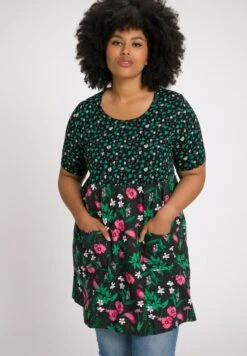 Ulla Popken LONGLINE PATCH PRINT A-LIJN RONDE HALS KORTE MOUWEN - T-Shirt Print - Zwart -Ulla Popken 49334aac0464414e88f95faab02ce843 1