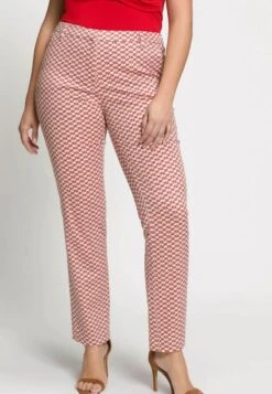 Ulla Popken Stoffhose - Rouge Carmin -Ulla Popken 49b080be5c5b40a6aa1bf1f28a012126 1