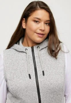 Ulla Popken Strickjacke - Lichtgrijs Melange -Ulla Popken 4ee3dfc594be40139253f3604dae4fa3