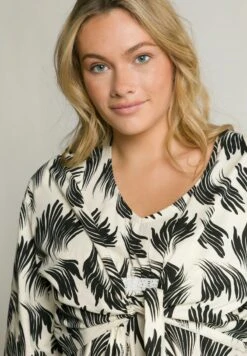 Ulla Popken Leichte Jacke - Offwhite -Ulla Popken 50d81a660da649328fcc3668a298a49a