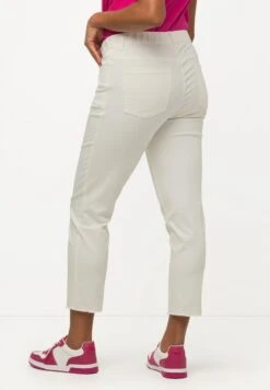 Ulla Popken BENGALINE SIENNA. JAMBE ÉTROITE ET LONGUEUR 7/8. BAS - Stoffhose - Blanc Cassé -Ulla Popken 59957ed8e415465387d0fba0c68778ae