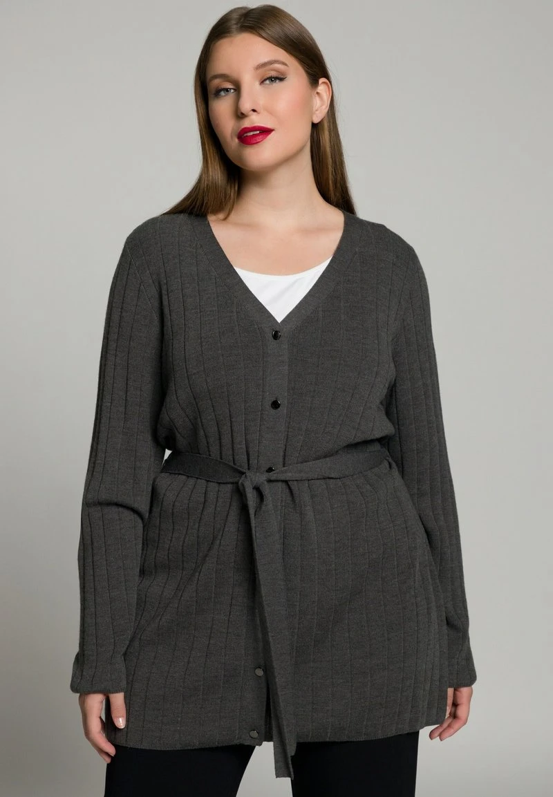 Ulla Popken V-HALS CEINTUUR - Strickjacke - Donkergrijs Melange 3 Ulla Popken V-HALS CEINTUUR - Strickjacke - Donkergrijs Melange