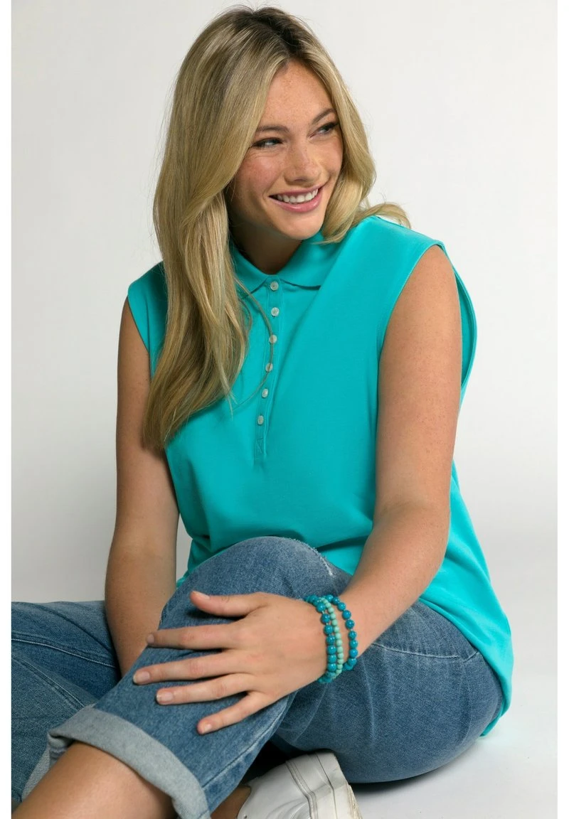 Ulla Popken REGULAR ÄRMELLOS - Poloshirt - Tiefes Aqua 5 Ulla Popken REGULAR ÄRMELLOS - Poloshirt - Tiefes Aqua – Bild 3