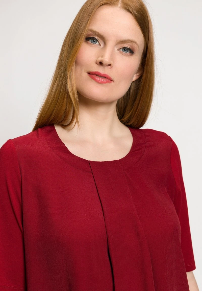 Ulla Popken T-Shirt Basic - Donkerrood 5 Ulla Popken T-Shirt Basic - Donkerrood – Bild 3