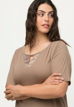 Ulla Popken SET COL ROND MANCHES MI-LONGUES - Nachtwäsche Set - Taupe -Ulla Popken 6df3199a94344c93bfb60b1f9103197f