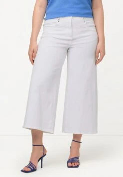 Ulla Popken Flared Jeans - Blanc Neige 13 Ulla Popken Flared Jeans - Blanc Neige -Ulla Popken 7ff243ad8fbe4af28d5b50f357761cfa 1