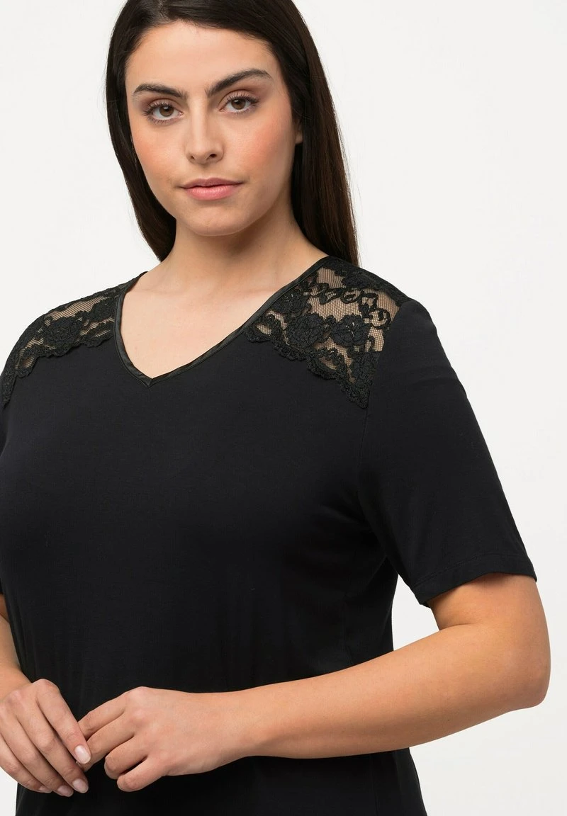 Ulla Popken MANCHES COURTES ET DÉCOLLETÉ EN V - Nachtwäsche Set - Noir 6 Ulla Popken MANCHES COURTES ET DÉCOLLETÉ EN V - Nachtwäsche Set - Noir – Bild 4