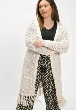 Ulla Popken LONG OURLET EFFILOCHE COUPE OUVERTE - Strickjacke - Champagne Clair -Ulla Popken 81c30065c8994c38a9141a6380593195 1