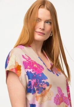 Ulla Popken À FLEURS DÉCOLLETÉ EN V MANCHES COURTES. COUPE CLASSIC - Bluse - Magenta -Ulla Popken 85a98e6287a449c7ac204deb0713d441