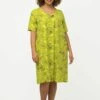 Ulla Popken MIDI MANCHES COURTES ET DÉCOLLETÉ EN V SILHOUETTE EN A I - Freizeitkleid - Vert/jaune 1 Ulla Popken MIDI MANCHES COURTES ET DÉCOLLETÉ EN V SILHOUETTE EN A I - Freizeitkleid - Vert/jaune -Ulla Popken 8b89e5b4113f4eac8a6d8d58c138b452
