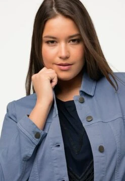 Ulla Popken Jeansjacke - Violet Bleu 11 Ulla Popken Jeansjacke - Violet Bleu -Ulla Popken 97f34de5483948588e54cf387888b3f9