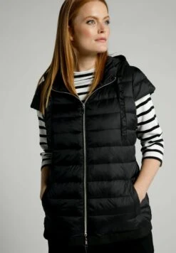 Ulla Popken HOODED LIGHTWEIGHT QUILTED FULLY LINED - Weste - Black -Ulla Popken 994c28e7ee244c0ea1aa46396e5bb750 1