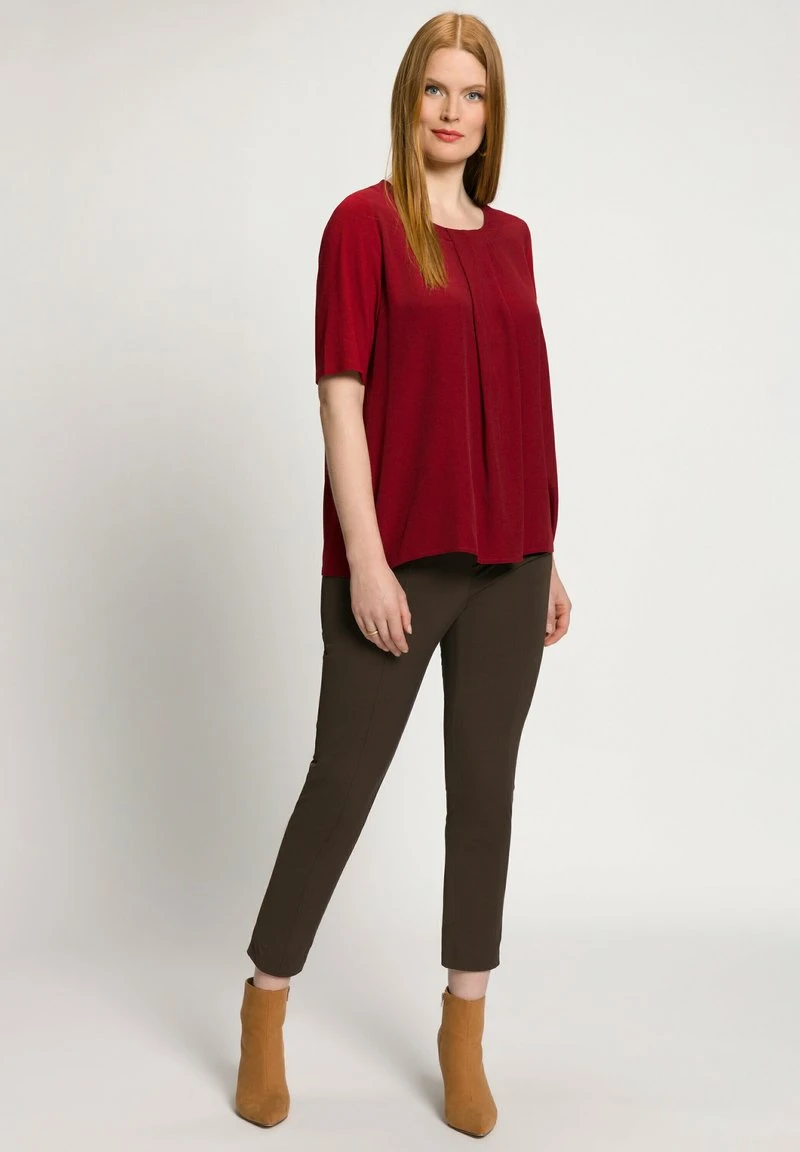 Ulla Popken T-Shirt Basic - Donkerrood 4 Ulla Popken T-Shirt Basic - Donkerrood – Bild 2