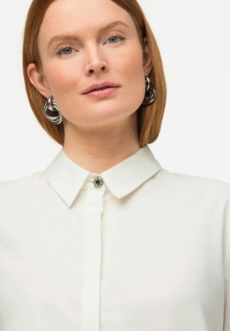 Ulla Popken COUPE ÉVASÉE, COL DE ET MANCHE - Hemdbluse - Blanc Neige 5 Ulla Popken COUPE ÉVASÉE, COL DE ET MANCHE - Hemdbluse - Blanc Neige – Bild 3