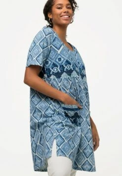 Ulla Popken LONG À IMPRIMÉ PATCHWORK. LIGNE A, COL ROND ET MANCHES C - T-Shirt Print - Marine -Ulla Popken b18d5148f94a4c058c9a1c03075c8aa7