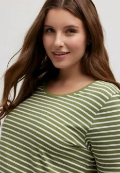 Ulla Popken STRIPE ROUND NECK SHORT SLEEVE - Nachtwäsche Shirt - Moss Green Stripe -Ulla Popken b24d83f9ed6f47a99fa6ec1550d184aa