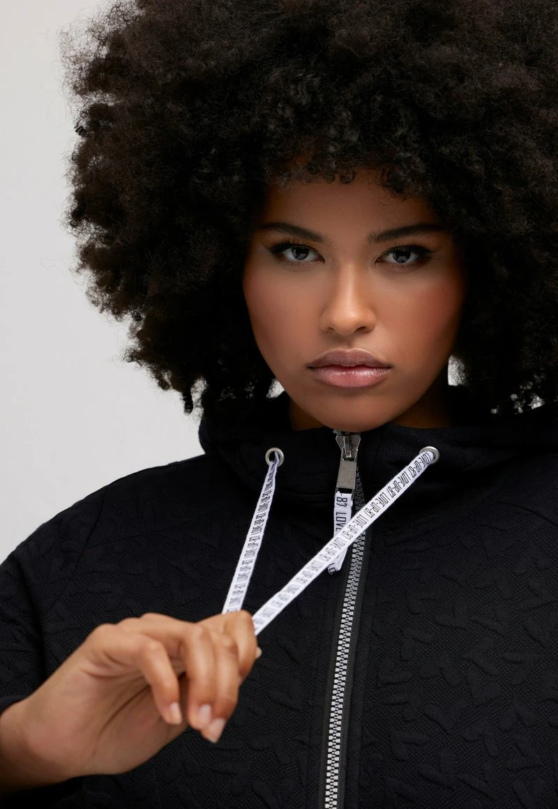 Ulla Popken Sweatjacke - Zwart 6 Ulla Popken Sweatjacke - Zwart – Bild 4