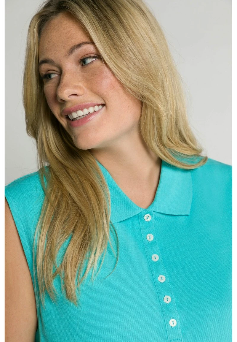 Ulla Popken REGULAR ÄRMELLOS - Poloshirt - Tiefes Aqua 4 Ulla Popken REGULAR ÄRMELLOS - Poloshirt - Tiefes Aqua – Bild 2