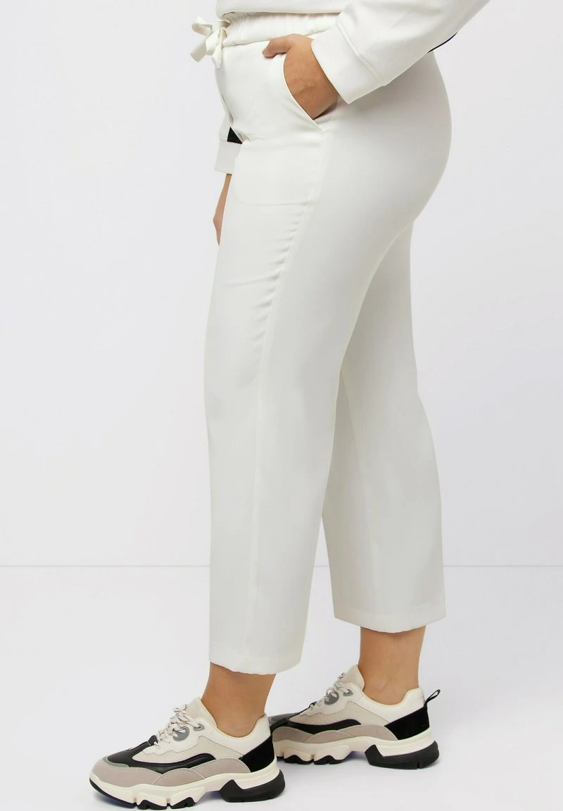 Ulla Popken 7/8 BÜGELFALTEN ELASTIKBUND BINDEBAND - Jogginghose - Offwhite 6 Ulla Popken 7/8 BÜGELFALTEN ELASTIKBUND BINDEBAND - Jogginghose - Offwhite – Bild 4