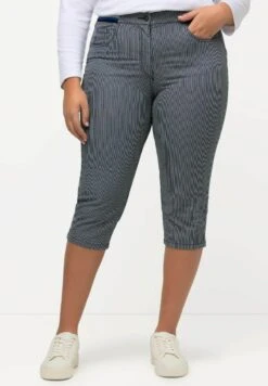 Ulla Popken CORSAIRE EN SOPHIE 5 POCHES ET TAILLE ÉLASTIQUE - Jeans Shorts - Bleu Nuit