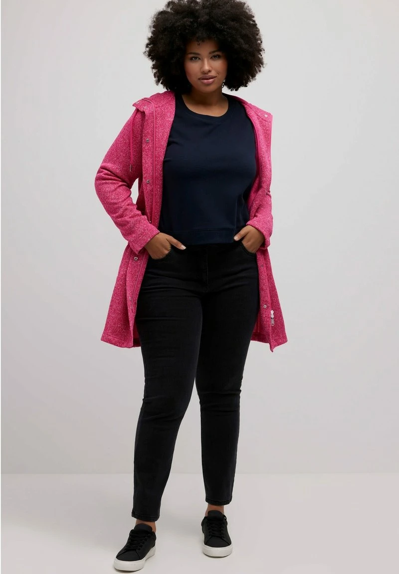 Ulla Popken Übergangsjacke - Magentapink 4 Ulla Popken Übergangsjacke - Magentapink – Bild 2