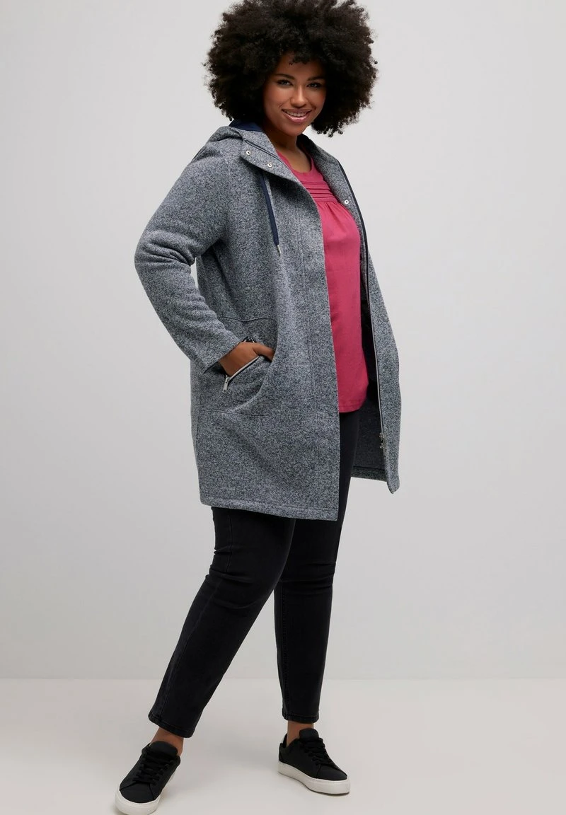 Ulla Popken Übergangsjacke - Marine 4 Ulla Popken Übergangsjacke - Marine – Bild 2