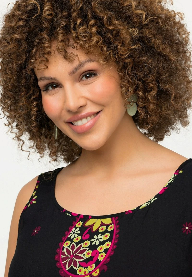 Ulla Popken MIDI, PAISLEY, A-LIJN, RONDE HALS, MOUWLOOS - Freizeitkleid - Zwart 6 Ulla Popken MIDI, PAISLEY, A-LIJN, RONDE HALS, MOUWLOOS - Freizeitkleid - Zwart – Bild 4