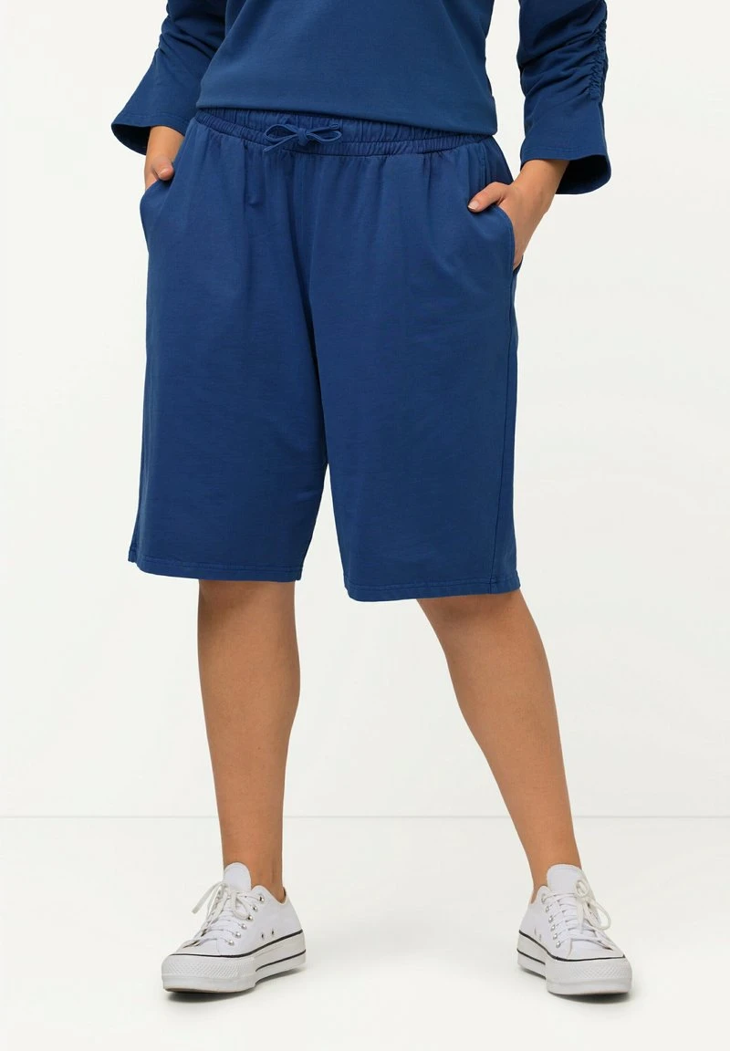 Ulla Popken WASHOUT JAMBE DROITE POCHES - Shorts - Bleu Royal Foncé 3 Ulla Popken WASHOUT JAMBE DROITE POCHES - Shorts - Bleu Royal Foncé