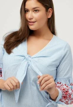 Ulla Popken Bluse - Azure Blue Stripe 11 Ulla Popken Bluse - Azure Blue Stripe -Ulla Popken e8825da2b4984ab285d899e22895d392