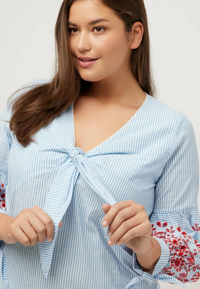 Ulla Popken Bluse - Azure Blue Stripe 6 Ulla Popken Bluse - Azure Blue Stripe – Bild 4