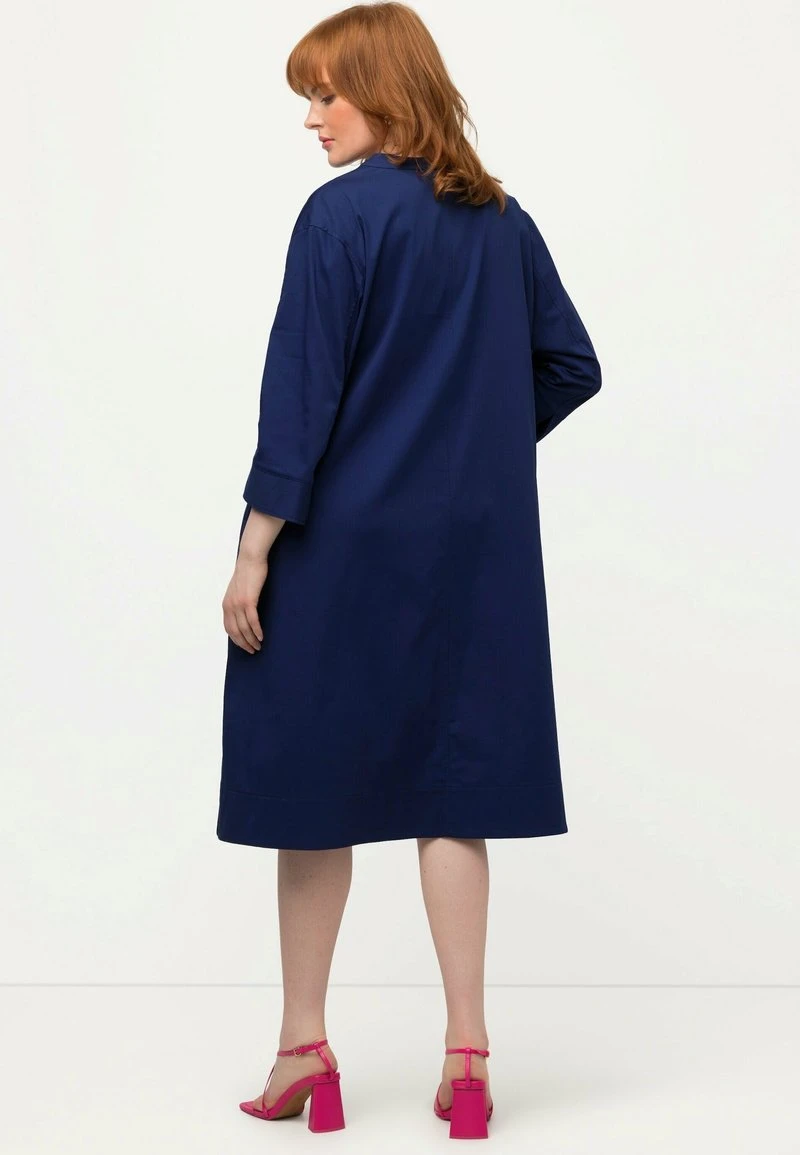 Ulla Popken Freizeitkleid - Bleu Foncé 5 Ulla Popken Freizeitkleid - Bleu Foncé – Bild 3