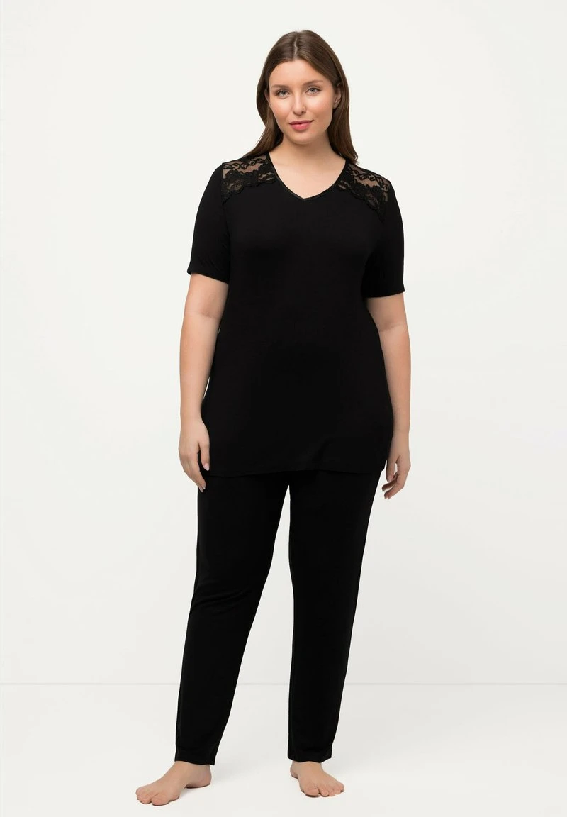 Ulla Popken MANCHES COURTES ET DÉCOLLETÉ EN V - Nachtwäsche Set - Noir 4 Ulla Popken MANCHES COURTES ET DÉCOLLETÉ EN V - Nachtwäsche Set - Noir – Bild 2